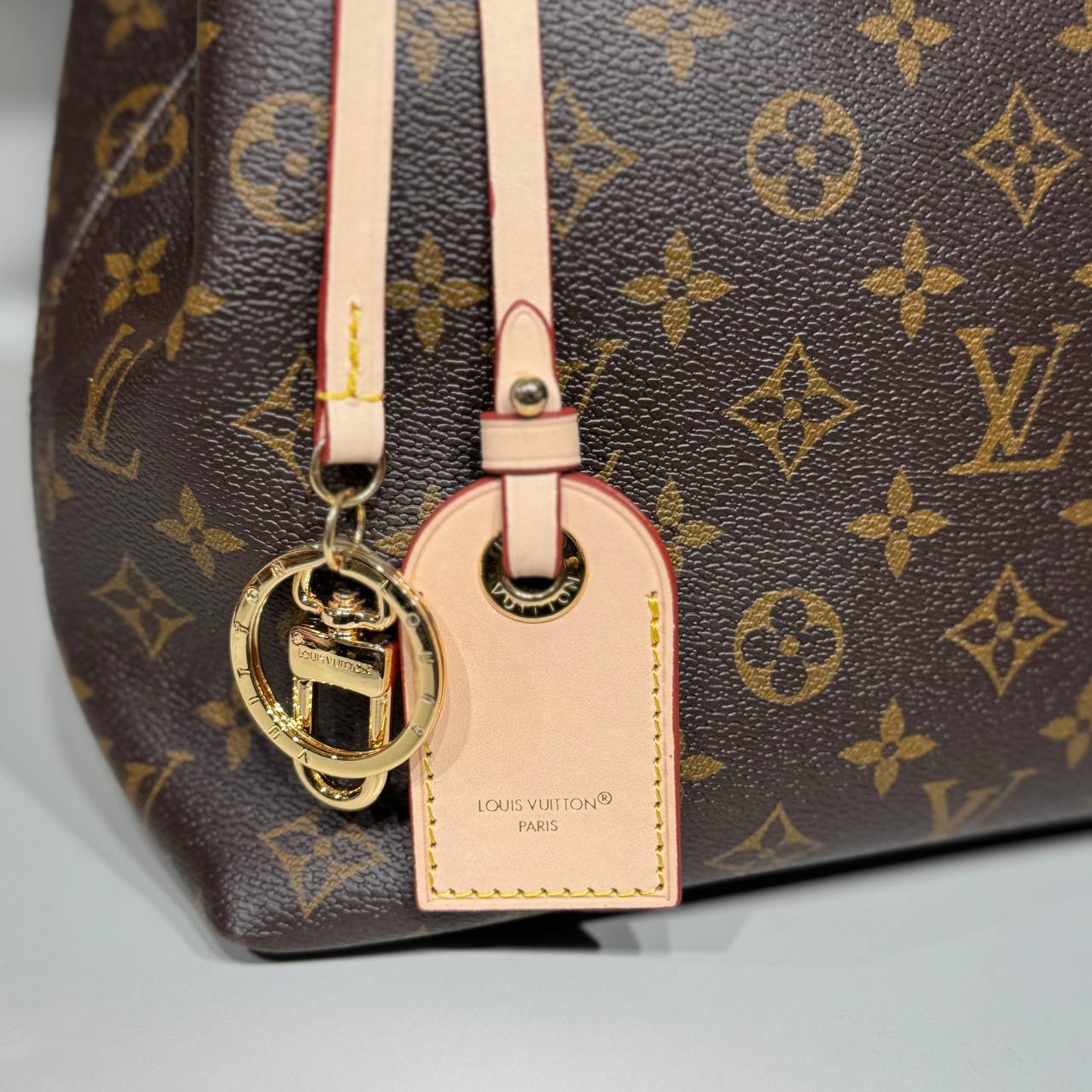 👜 Louis Vuitton Artsy Hobo – Monogram