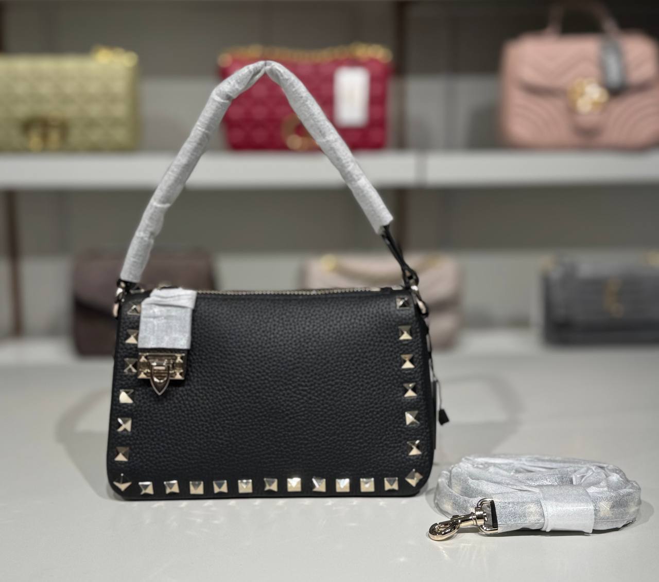 💎 Valentino Garavani Rockstud Shoulder Bag