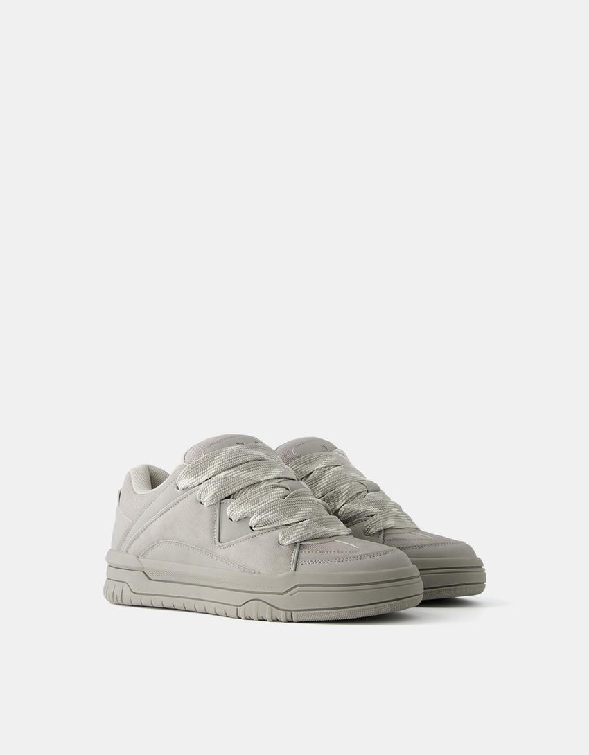 Thick soled skateboard shoes