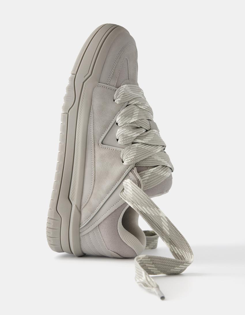 Thick soled skateboard shoes