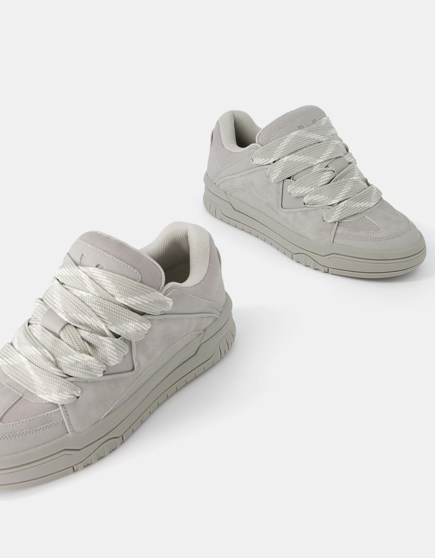 Thick soled skateboard shoes