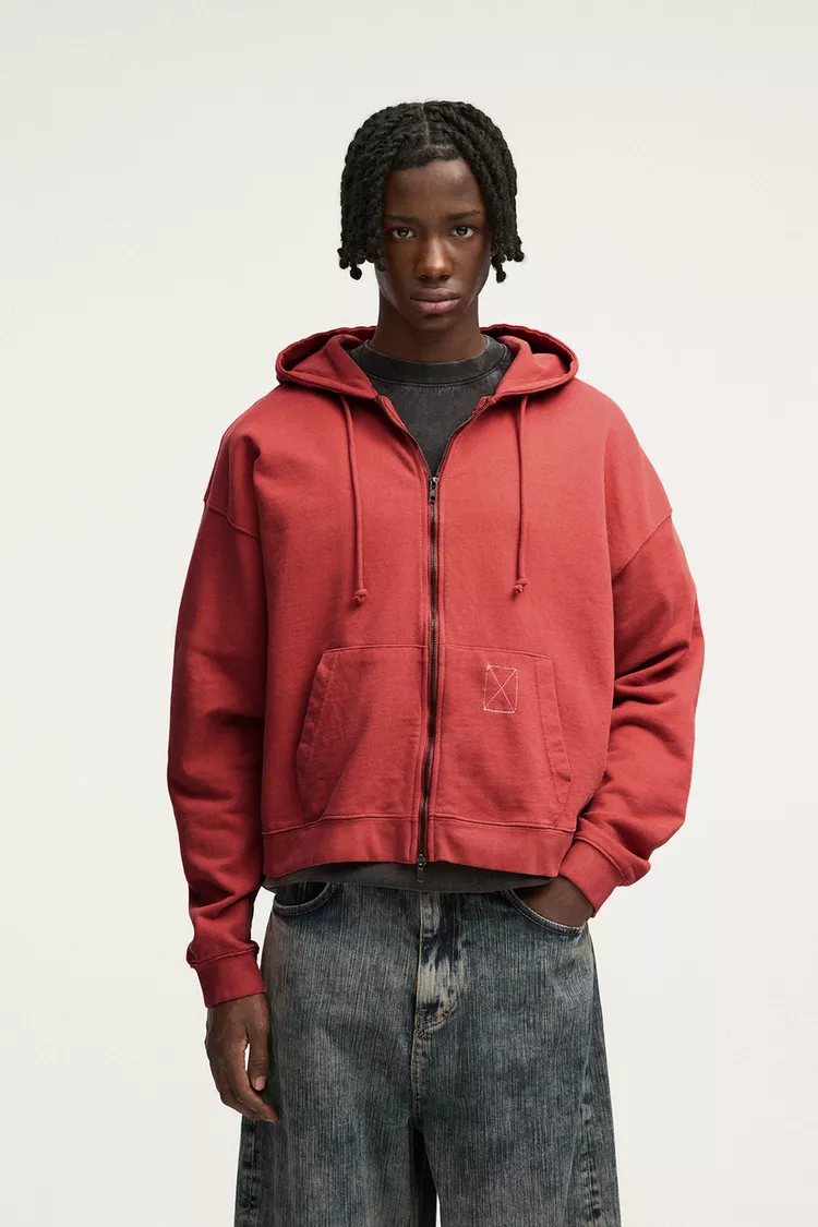  Faded zip-up sweatshirt 