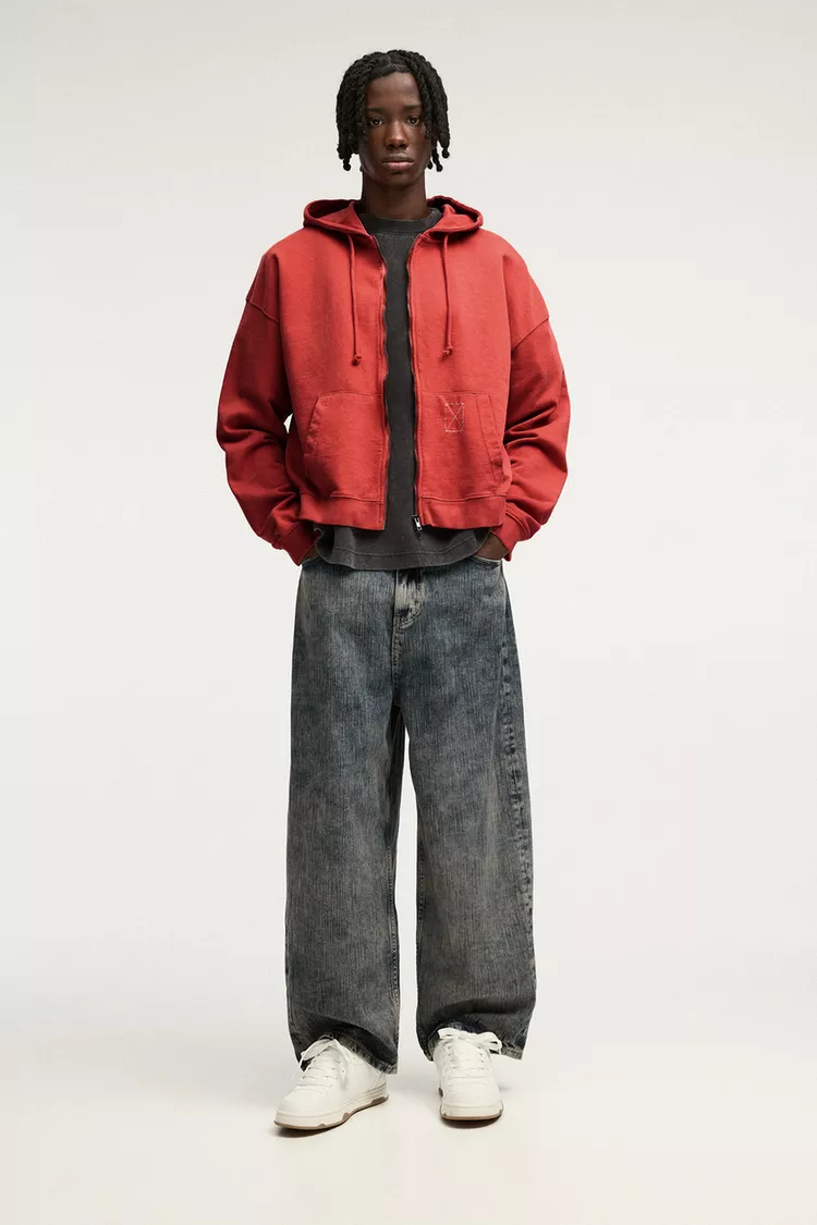  Faded zip-up sweatshirt 