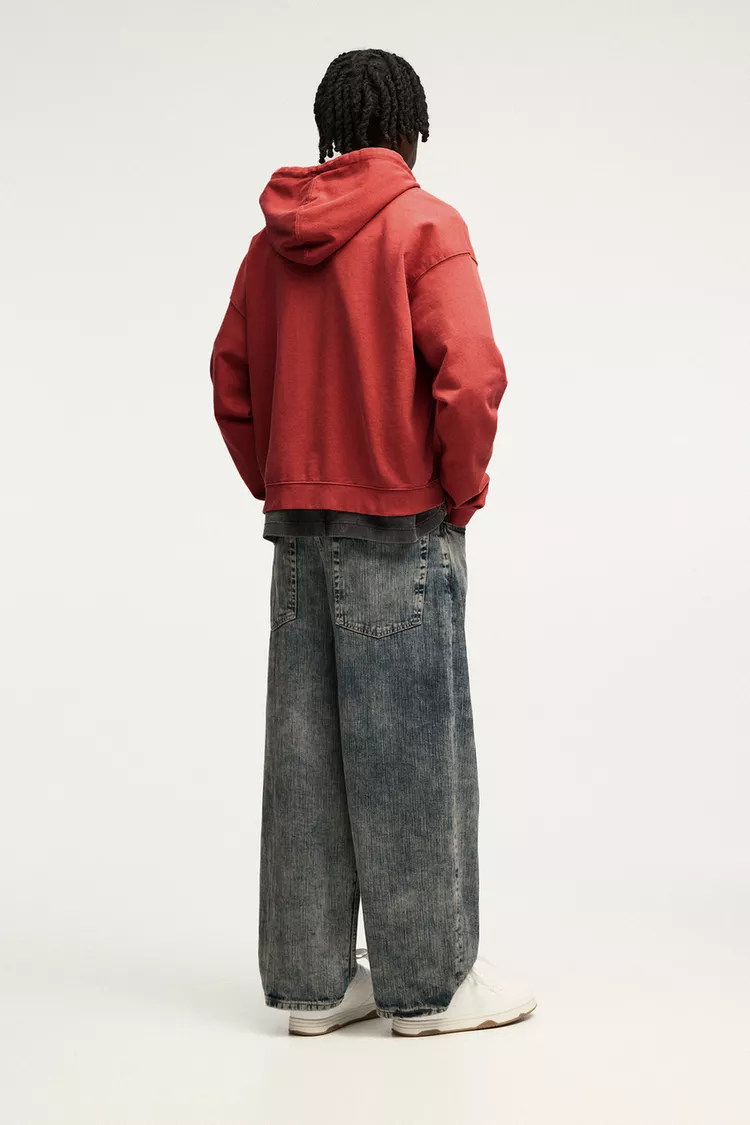  Faded zip-up sweatshirt 