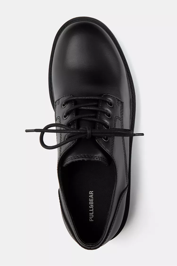 Lace-up shoes