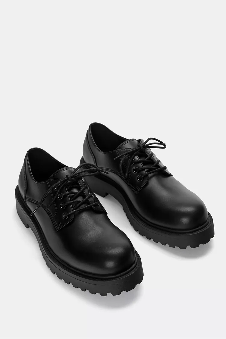 Lace-up shoes