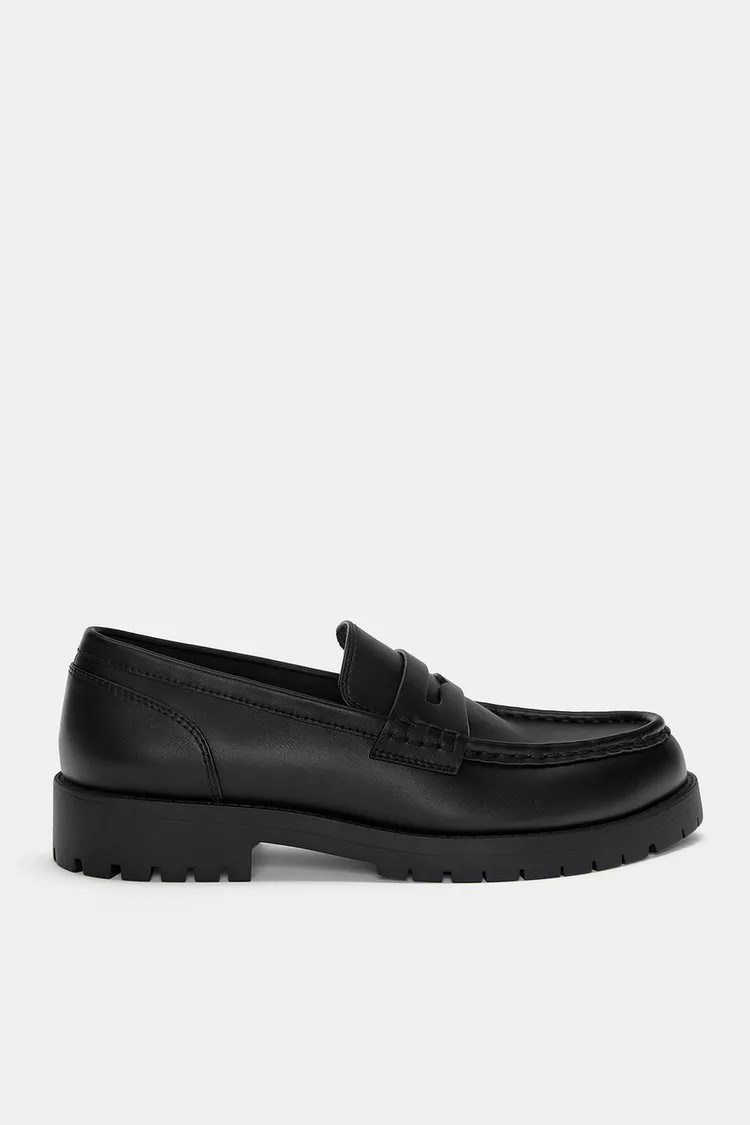  Chunky loafers 