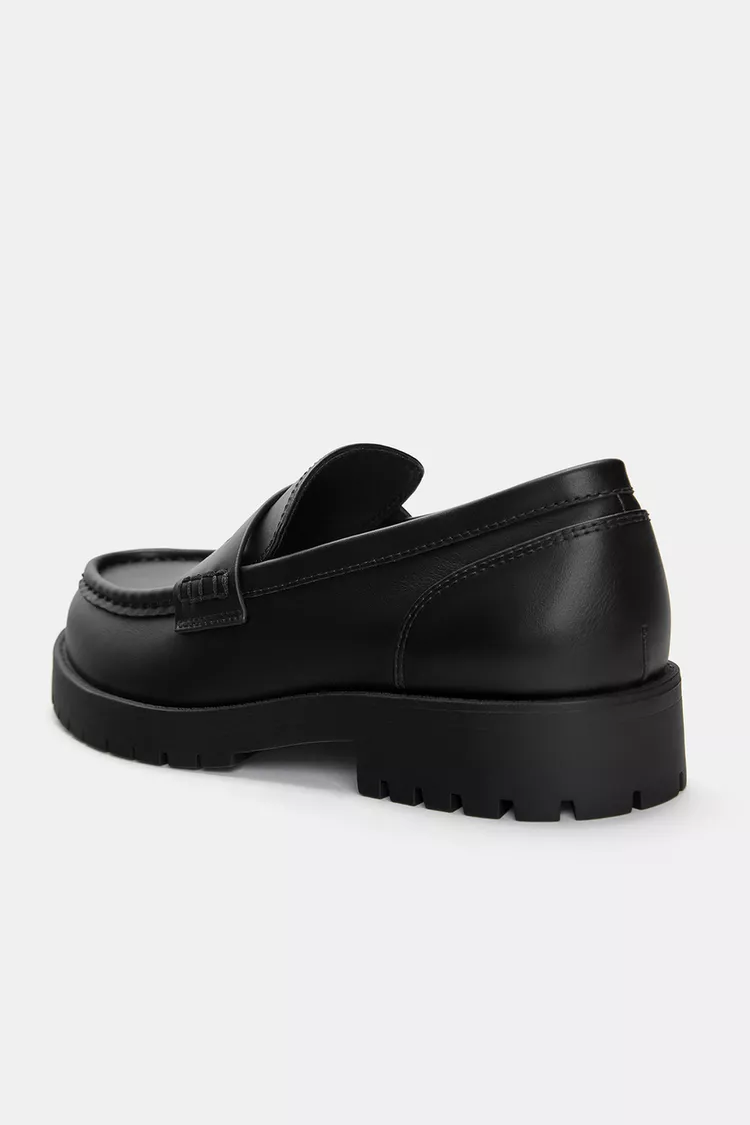  Chunky loafers 