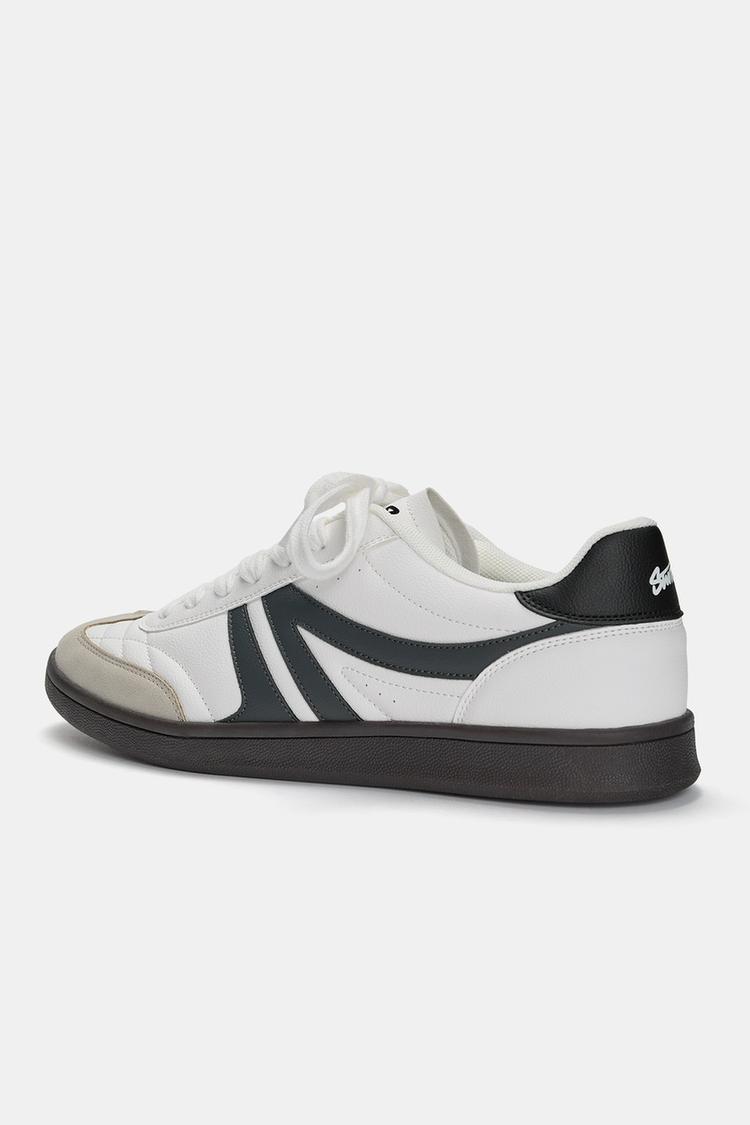  Retro sneakers 