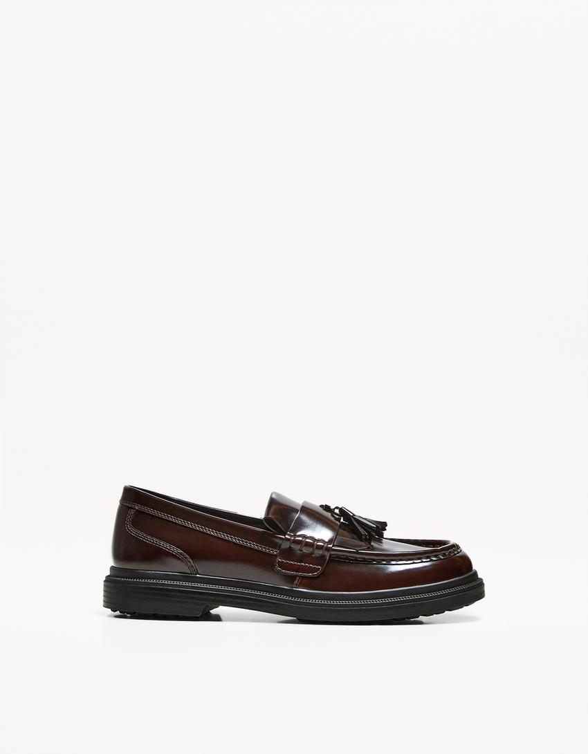  Fringed loafers with tassel 