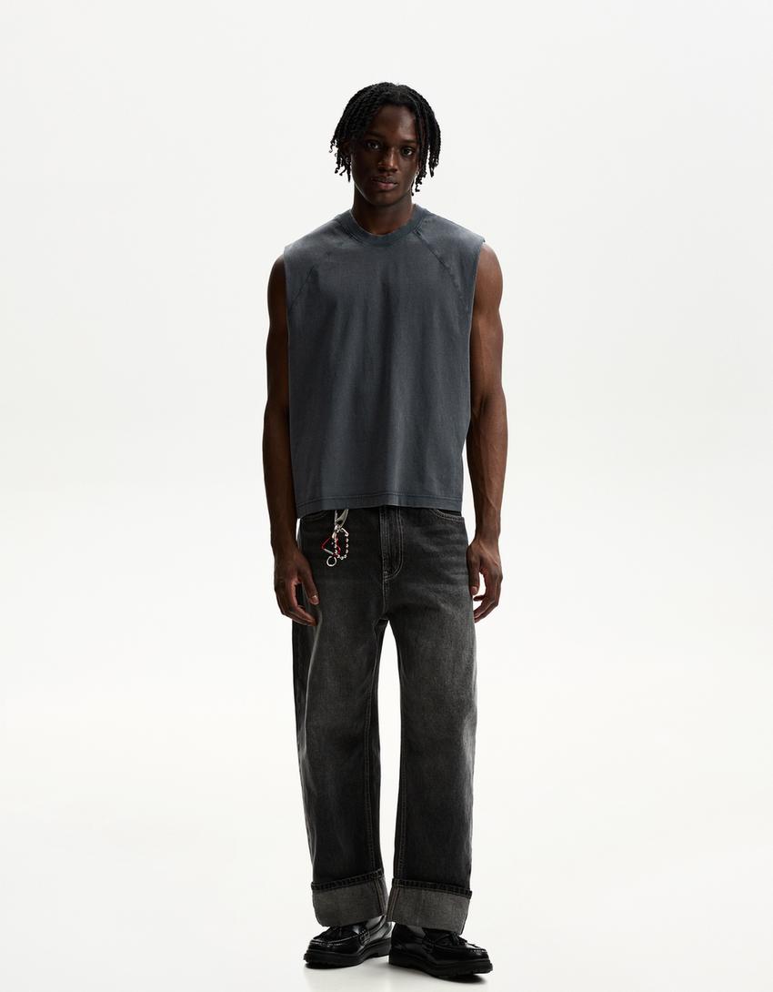  Sleeveless top 