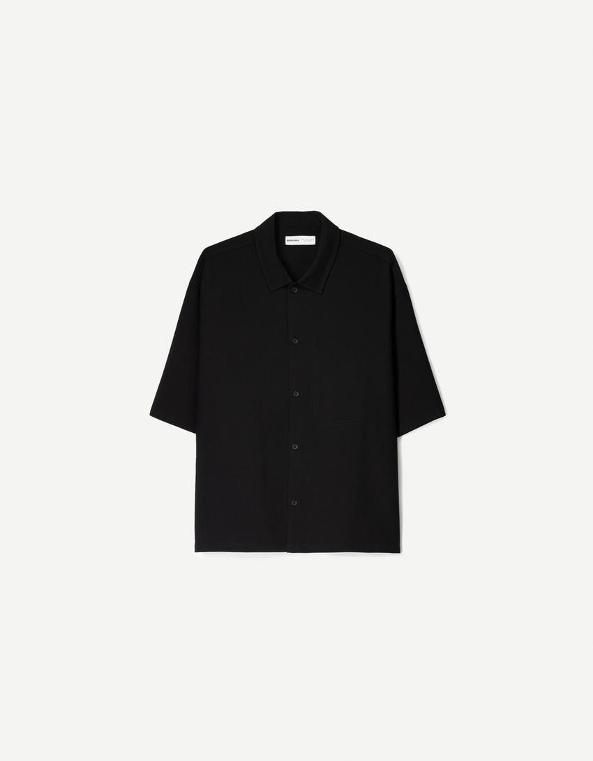 Short sleeve boxy tailored fit shirt