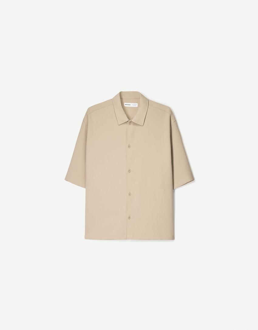  Short sleeve boxy tailored fit shirt 