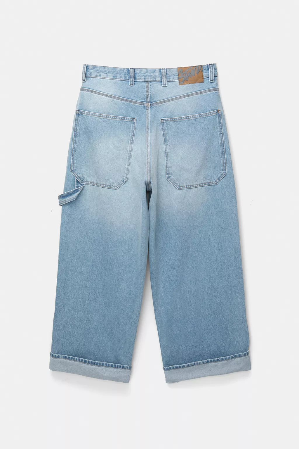  Super baggy carpenter jeans with turn-up hems 