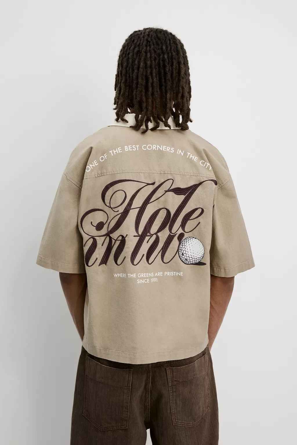 Short sleeve shirt with golf themed print