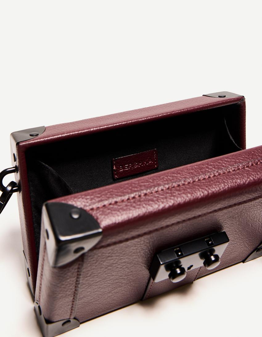 Rigid minaudière