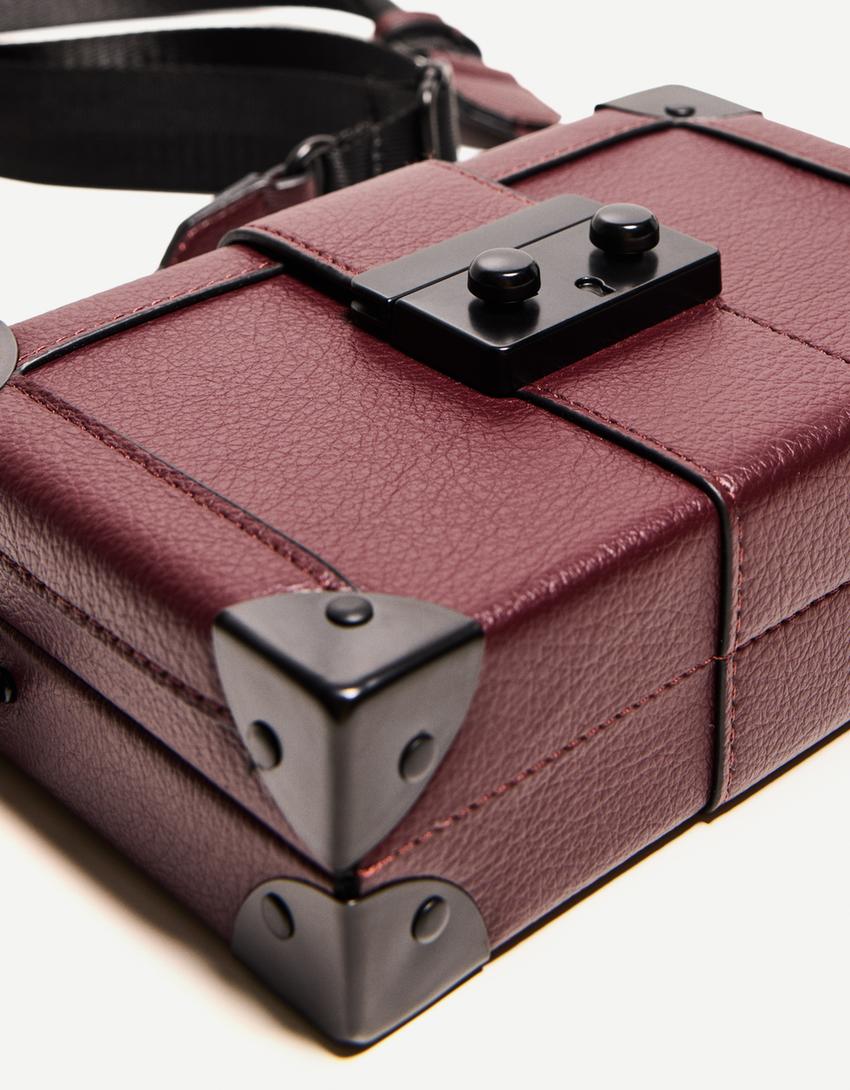 Rigid minaudière