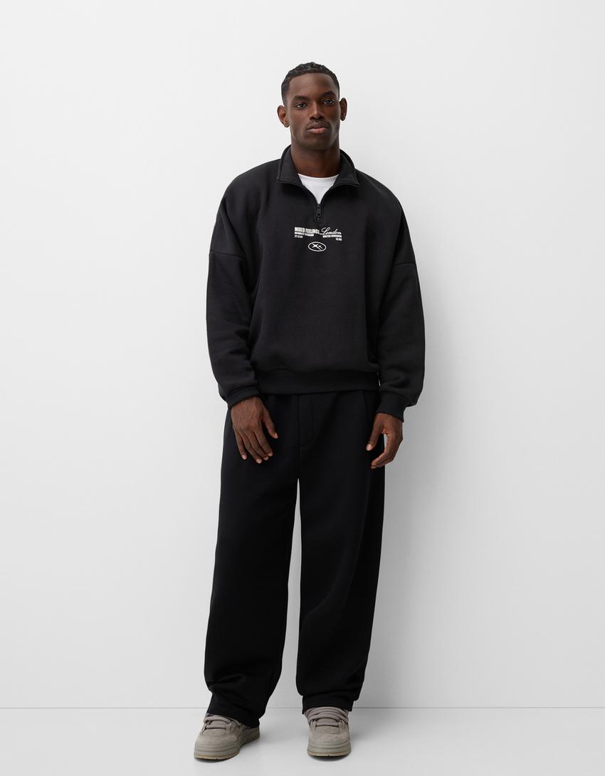  Sports sweatshirt with printed zipper 