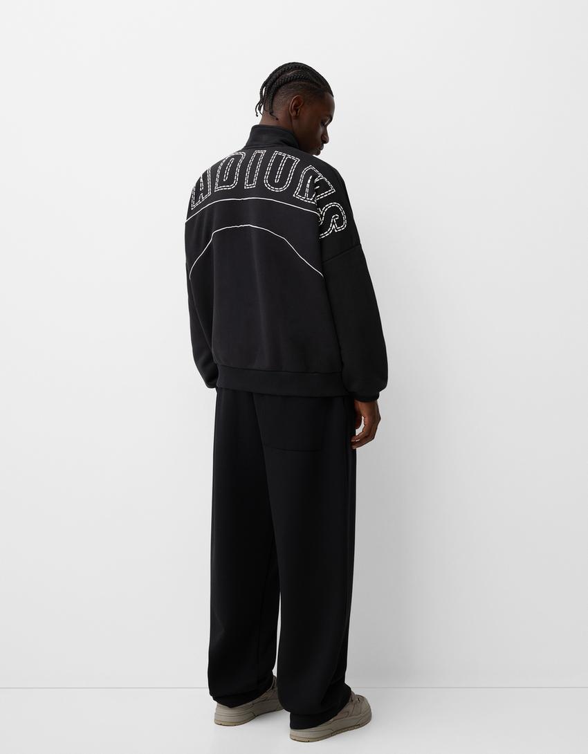  Sports sweatshirt with printed zipper 