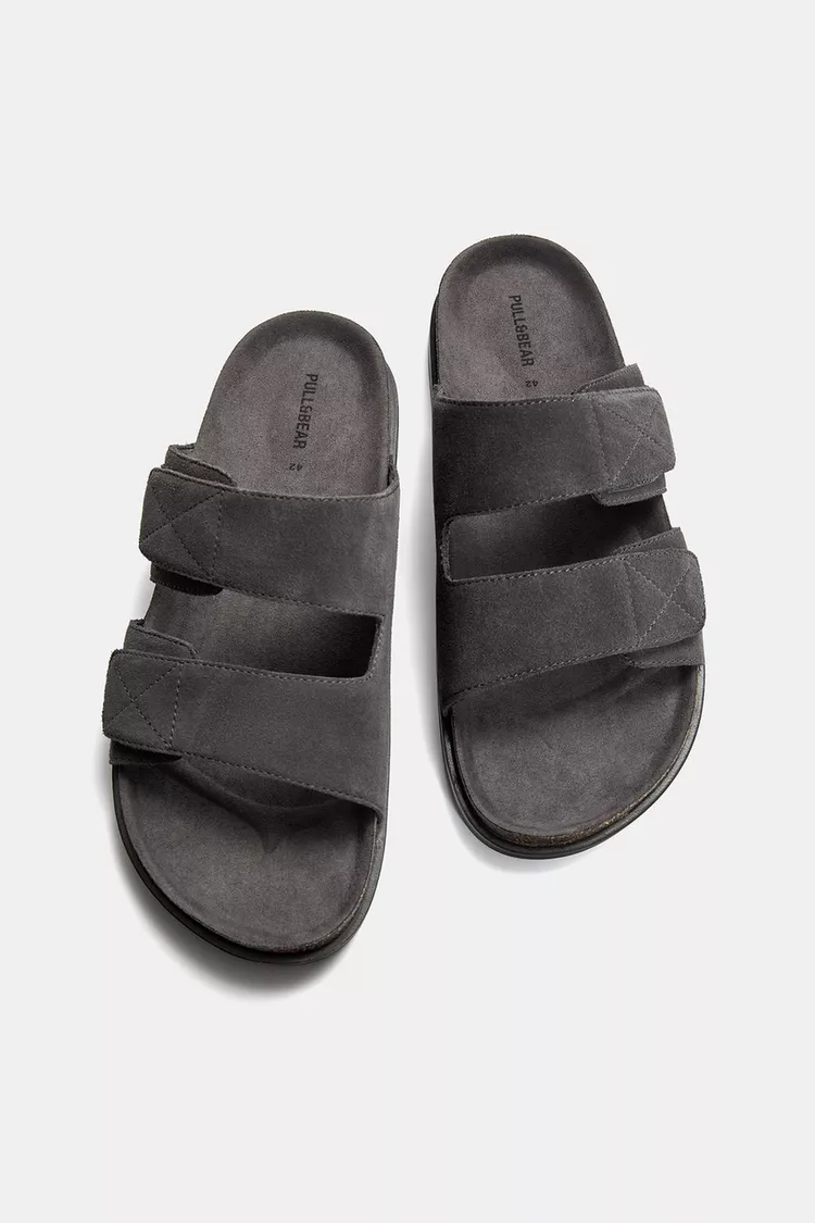 Leather flat sandals
