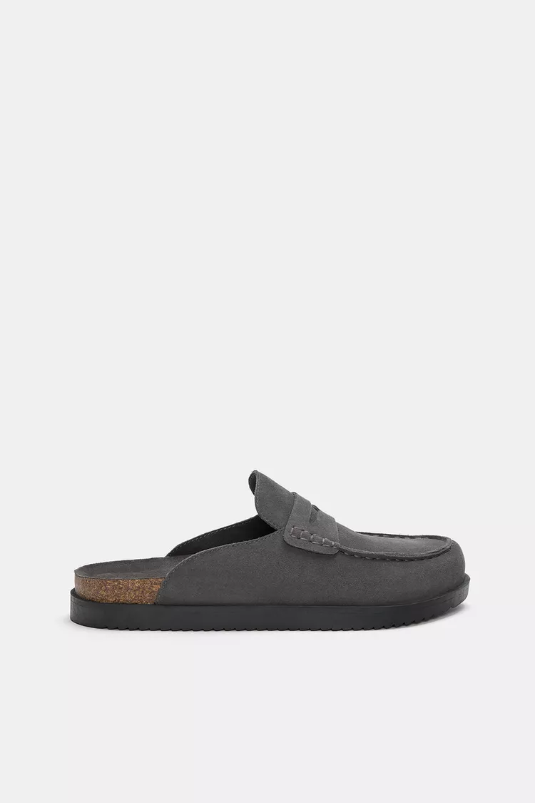 Leather slippers with straps