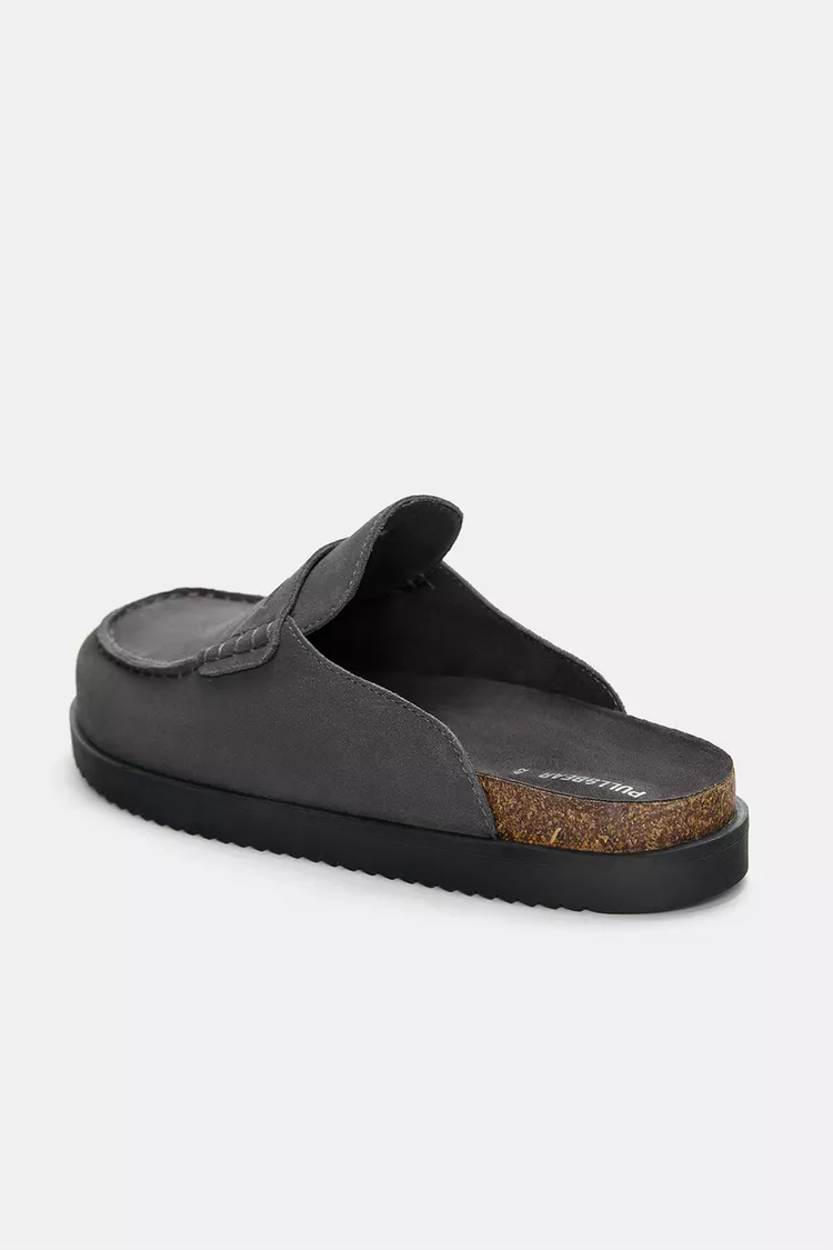 Leather slippers with straps