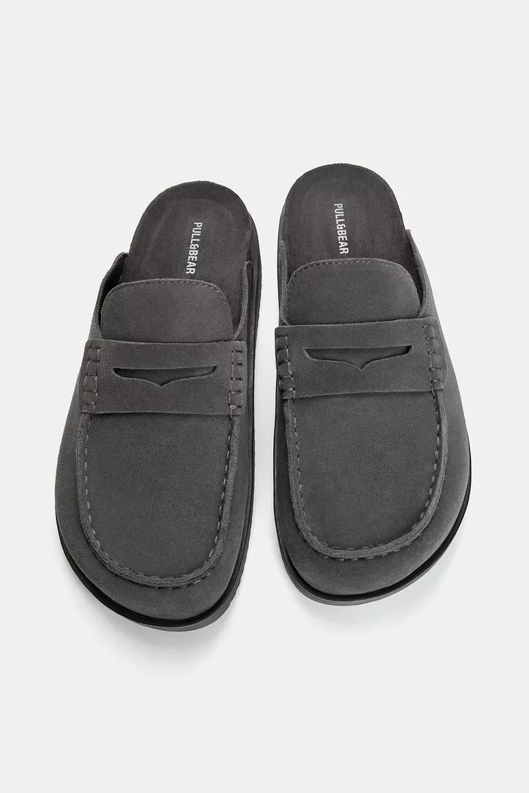 Leather slippers with straps