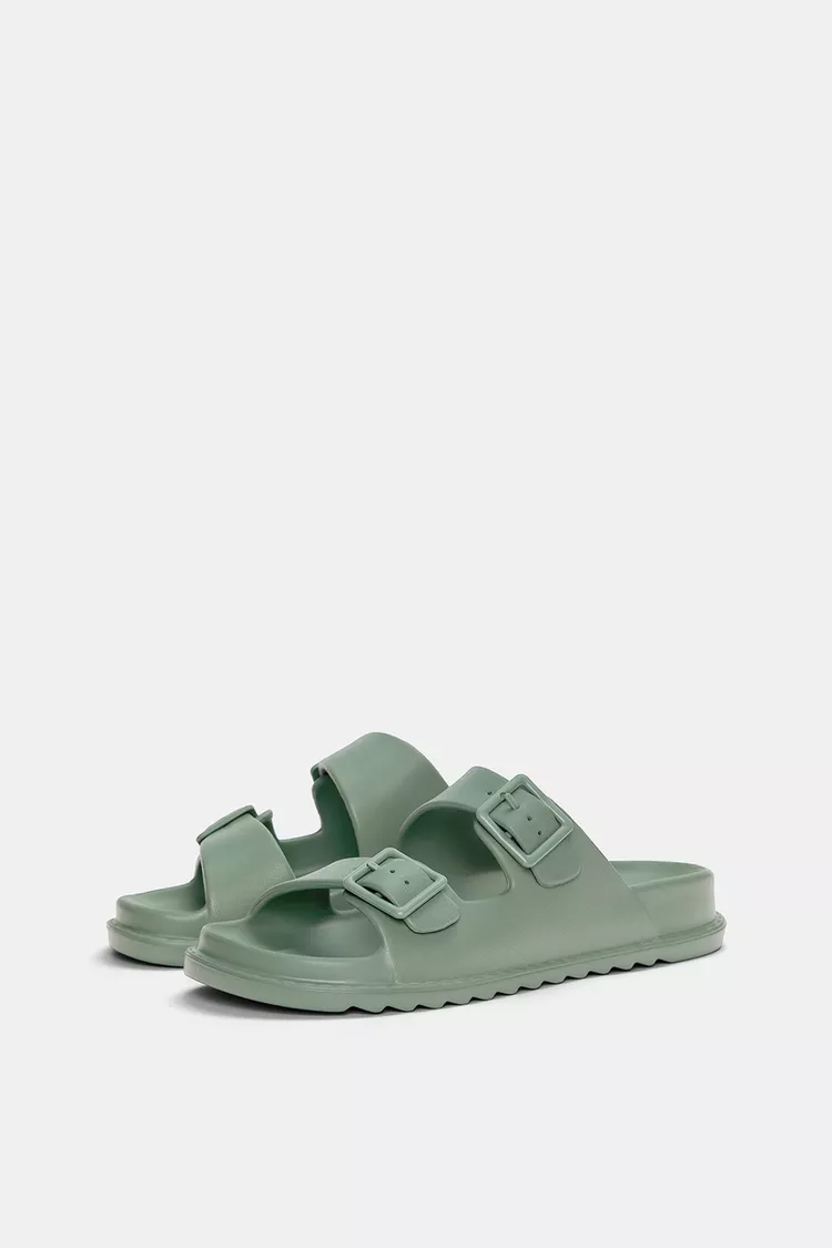 Elastic buckled sandals