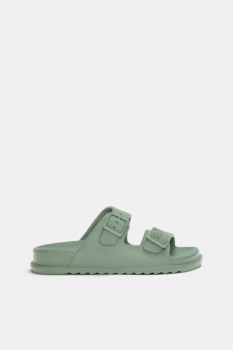 Elastic buckled sandals