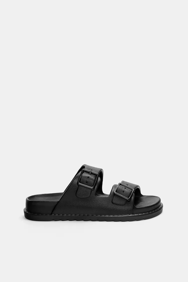 Elastic buckled sandals