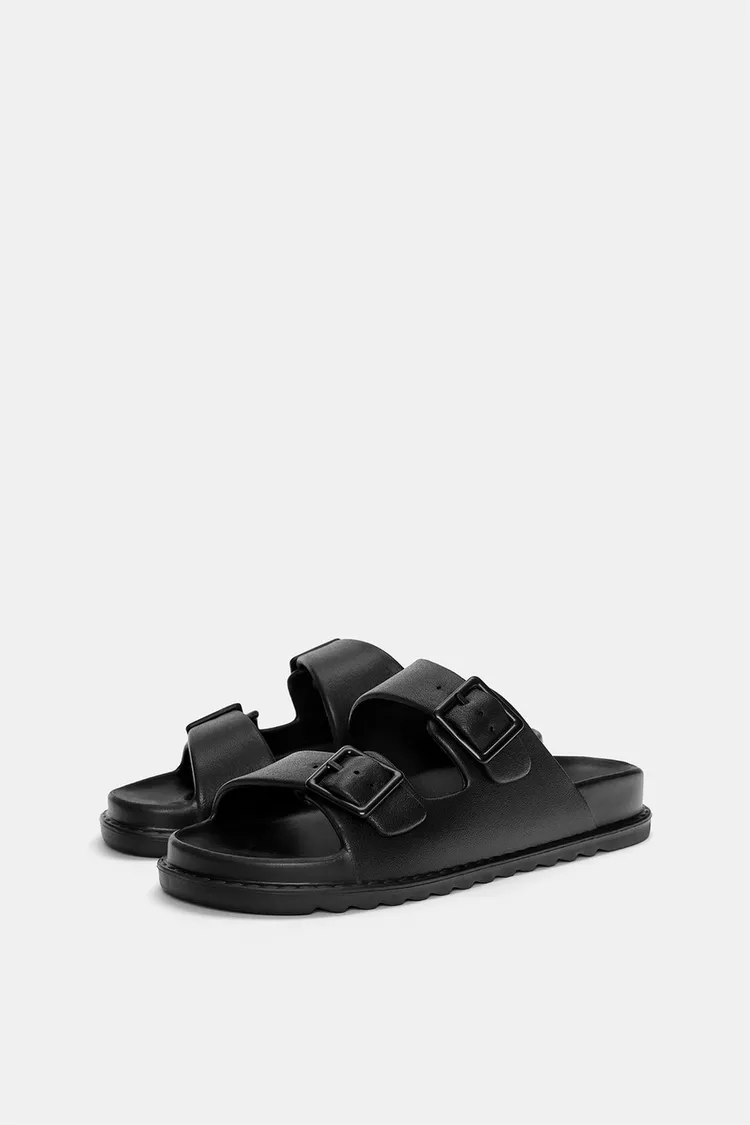Elastic buckled sandals