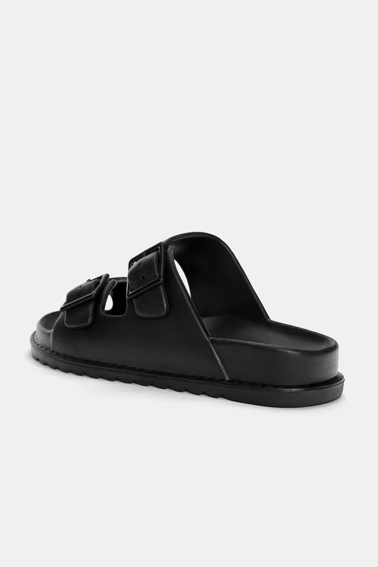 Elastic buckled sandals