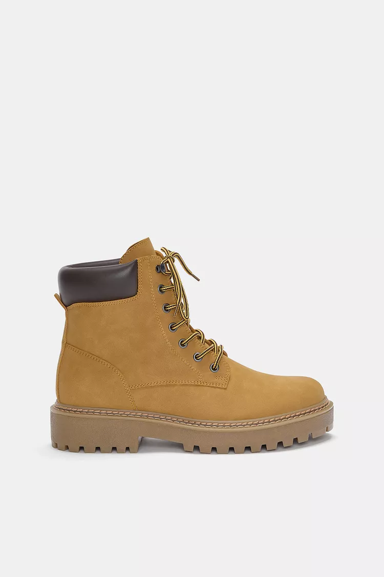 Lace-up flat boots