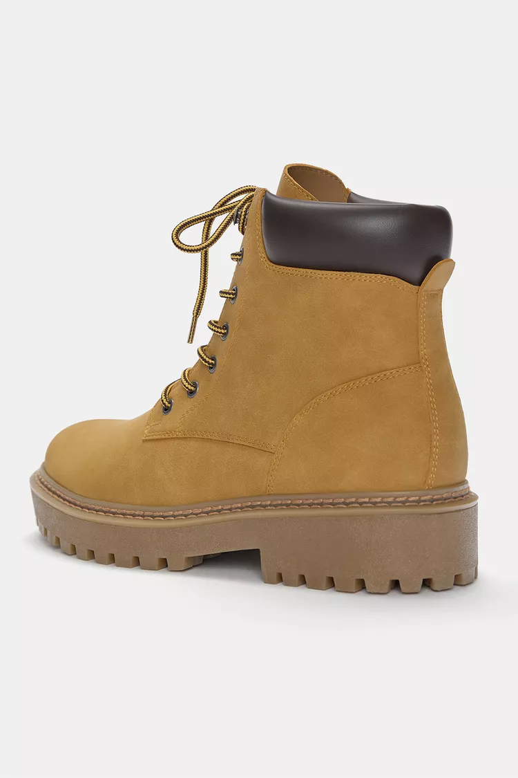 Lace-up flat boots