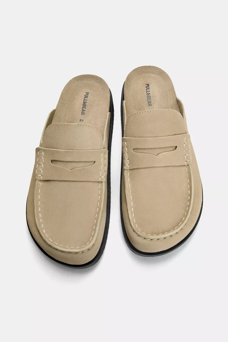 Leather slippers with straps
