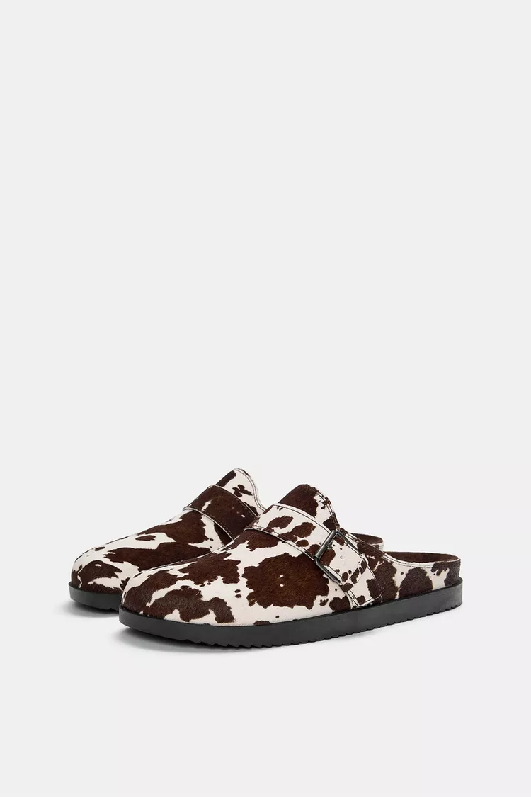 Leather slippers with straps