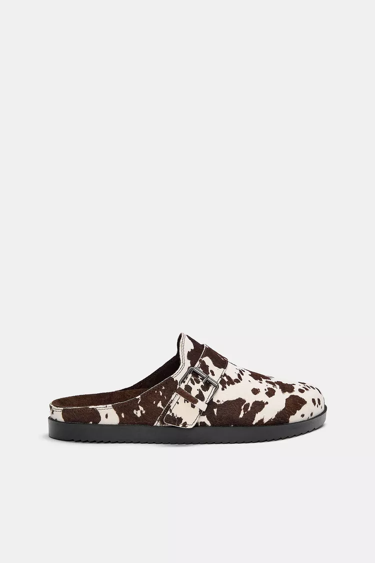 Leather slippers with straps
