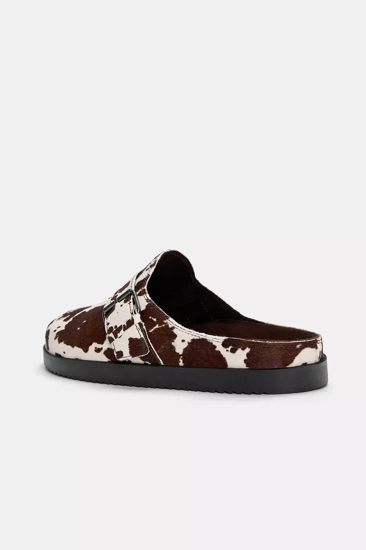 Leather slippers with straps