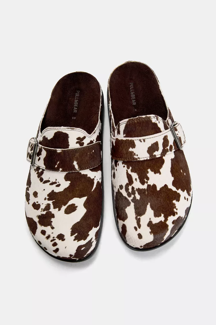 Leather slippers with straps