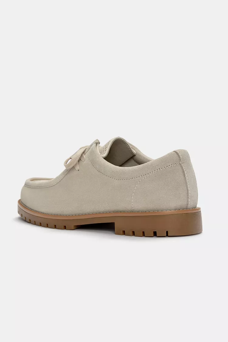 Lace-up leather shoes
