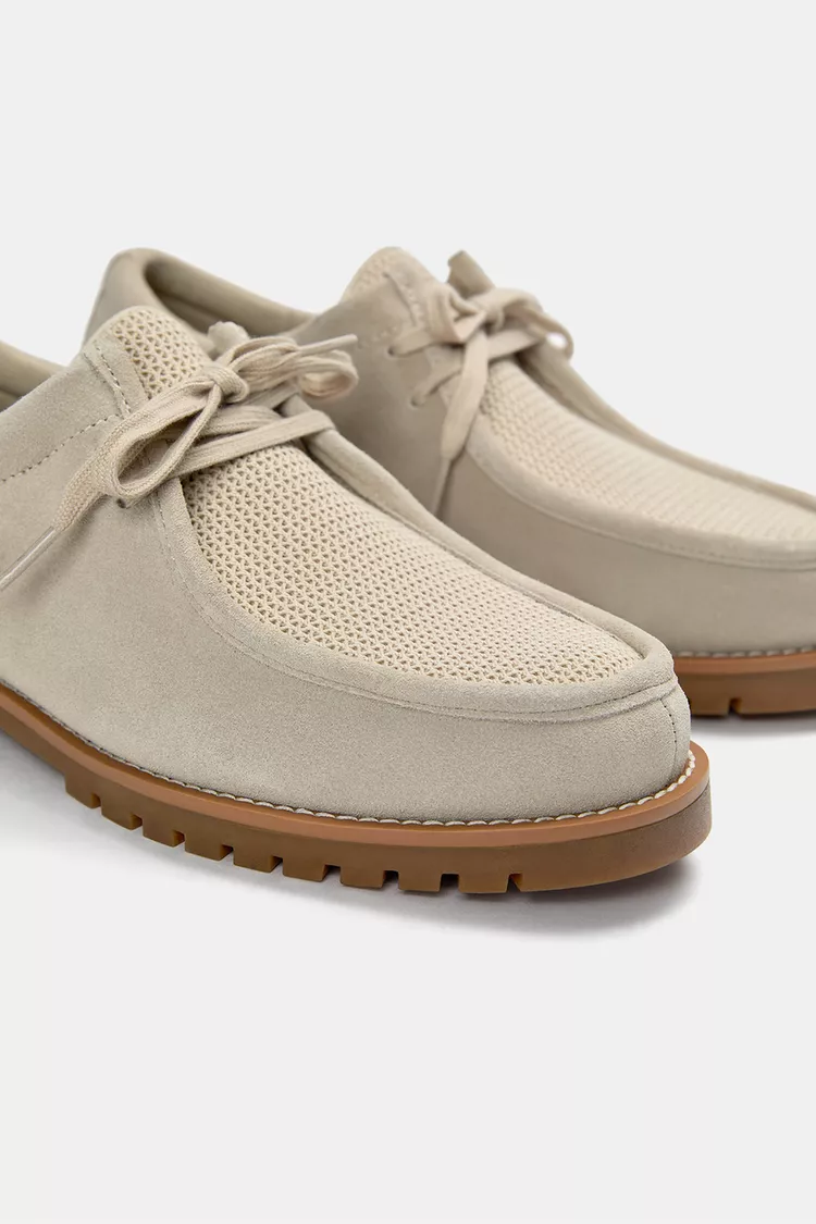 Lace-up leather shoes
