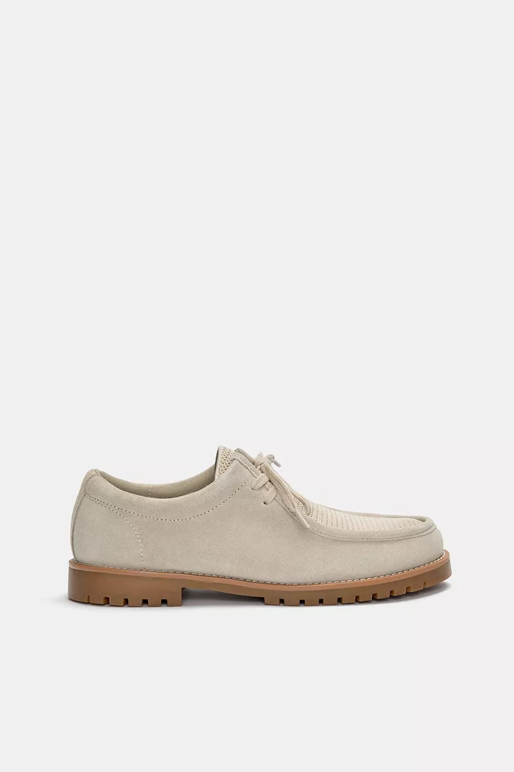 Lace-up leather shoes