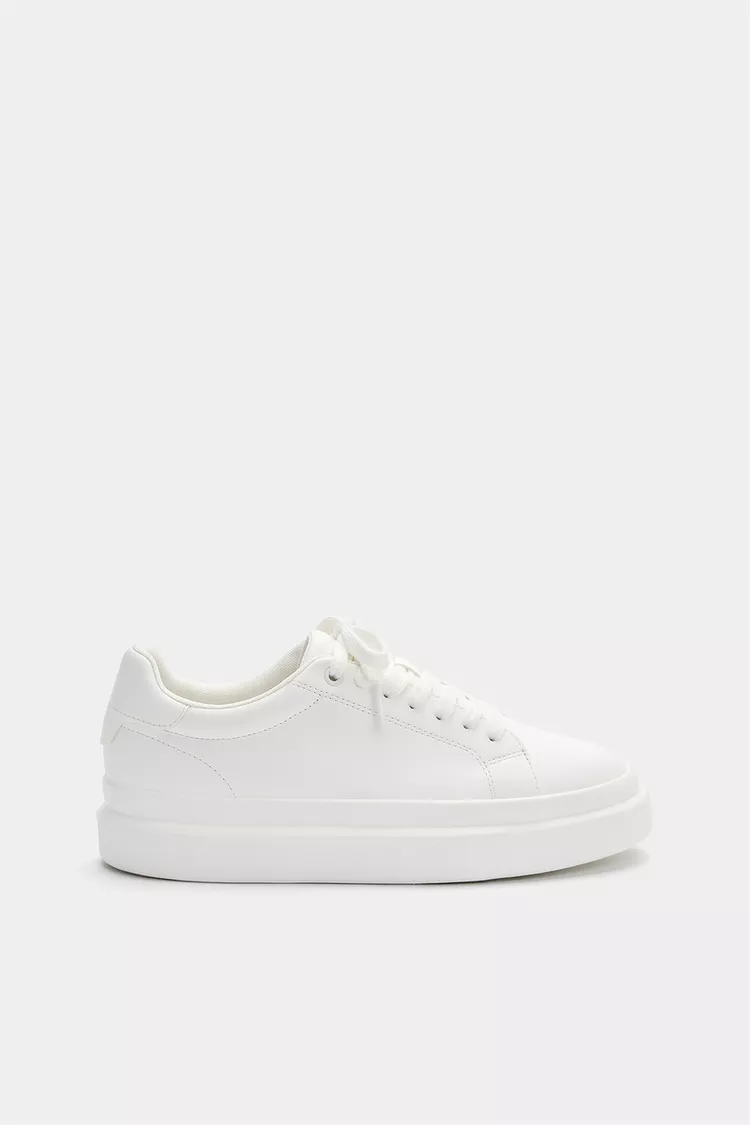 Sneakers with voluminous soles