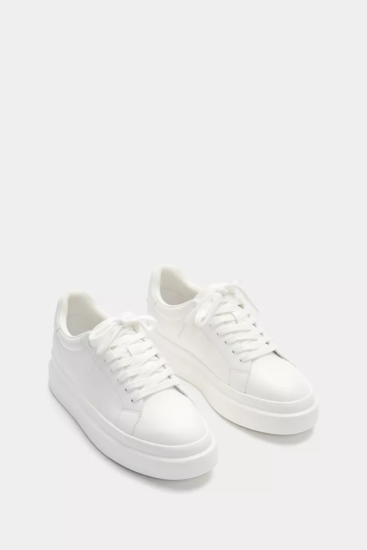 Sneakers with voluminous soles