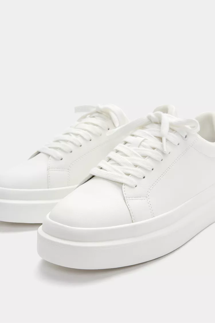 Sneakers with voluminous soles