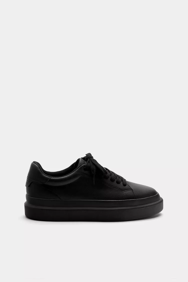 Sneakers with voluminous soles