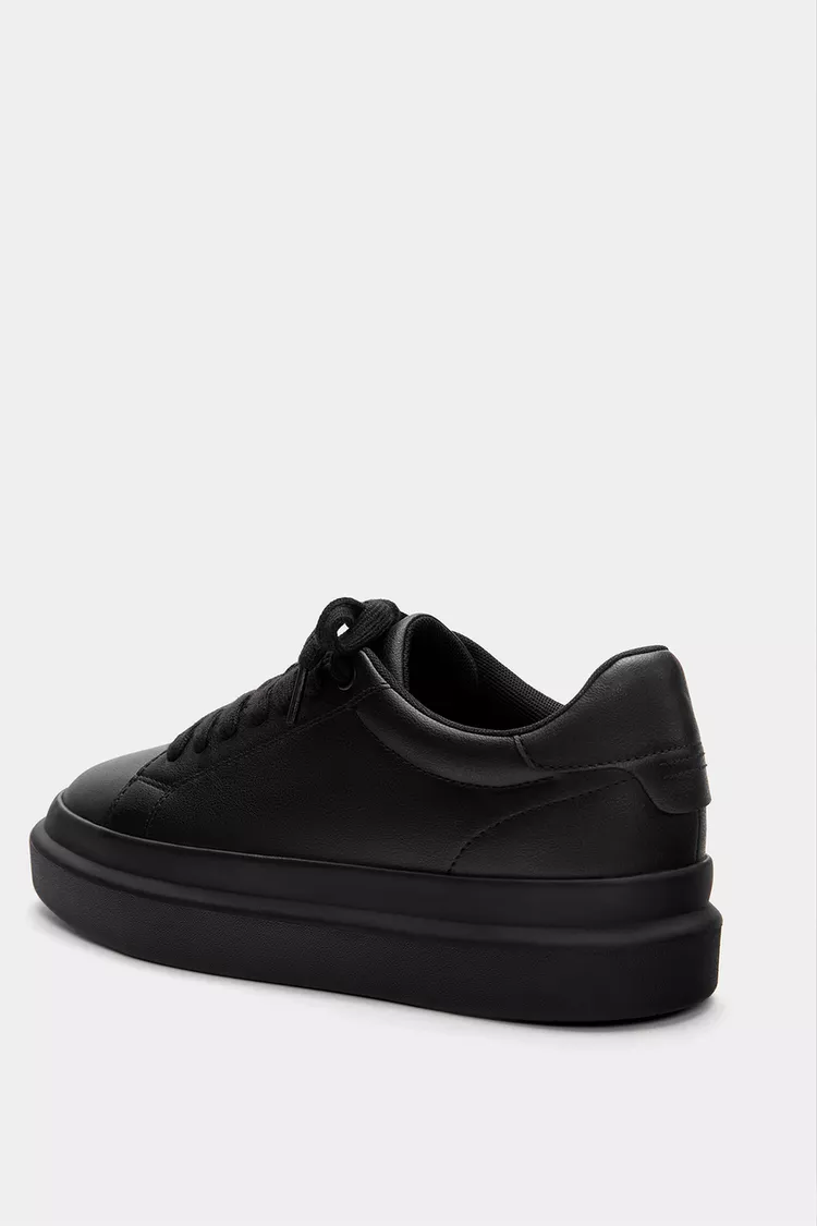 Sneakers with voluminous soles