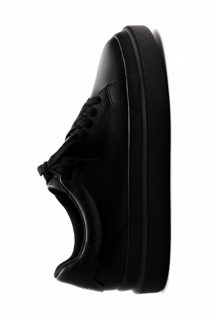 Sneakers with voluminous soles