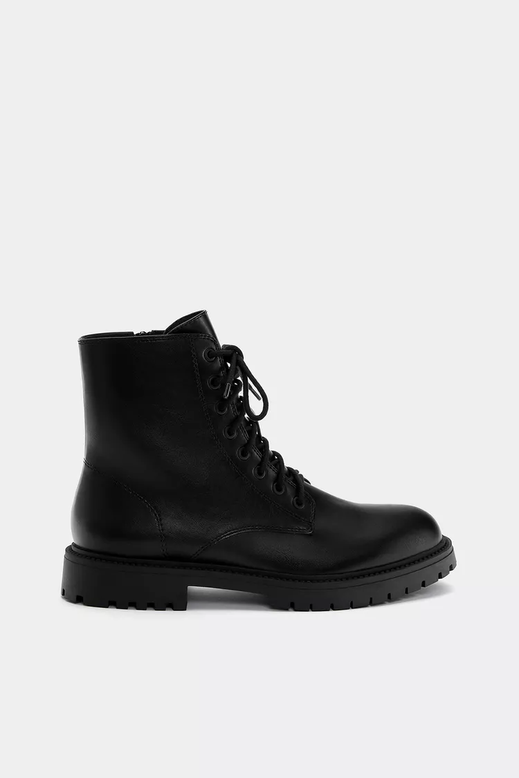 Lace-up flat boots