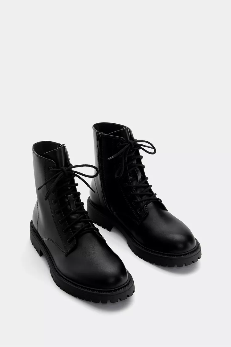 Lace-up flat boots
